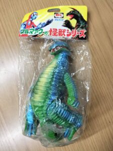 レトロなフィギュアやおもちゃを売るならナニウルにお任せください！日本のおもちゃが海外で大人気！