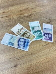 日本の紙幣同様、外国の紙幣にもプレミアが付く物があります！お手持ちの外国紙幣査定してみませんか？