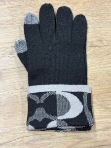 冬目前、コート・マフラー・手袋などなど…ブランドアパレル買取強化中！！