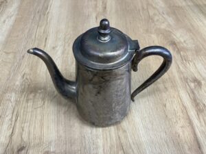 ニッケルシルバー(NICKEL SILVER)…銀が含まれていそうな名前ですが実は…