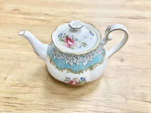 ブランド食器の買取はナニウルへ！1枚からでも買取可能です！お気軽にお持ち込み下さい。