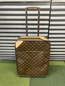 ヴィトン製品の買取はナニウルへ！バッグ、財布、小物やアクセサリー、時計どんなものでも買取可能！