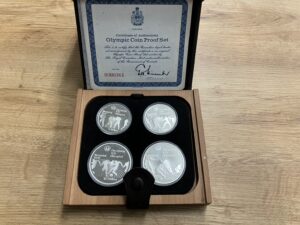 今では多種多様な記念硬貨が発行されますが当時では珍しかった、28種類もの銀貨達！！