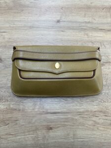 少し珍しいマスタードカラーのカルティエのクラッチバッグ買取させて頂きました！